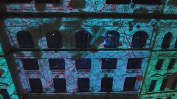 Videomapping do SP_Urban na fachada do Centro Cultural Correios de São Paulo. Foto/imagem: Divulgação / On Projeções.