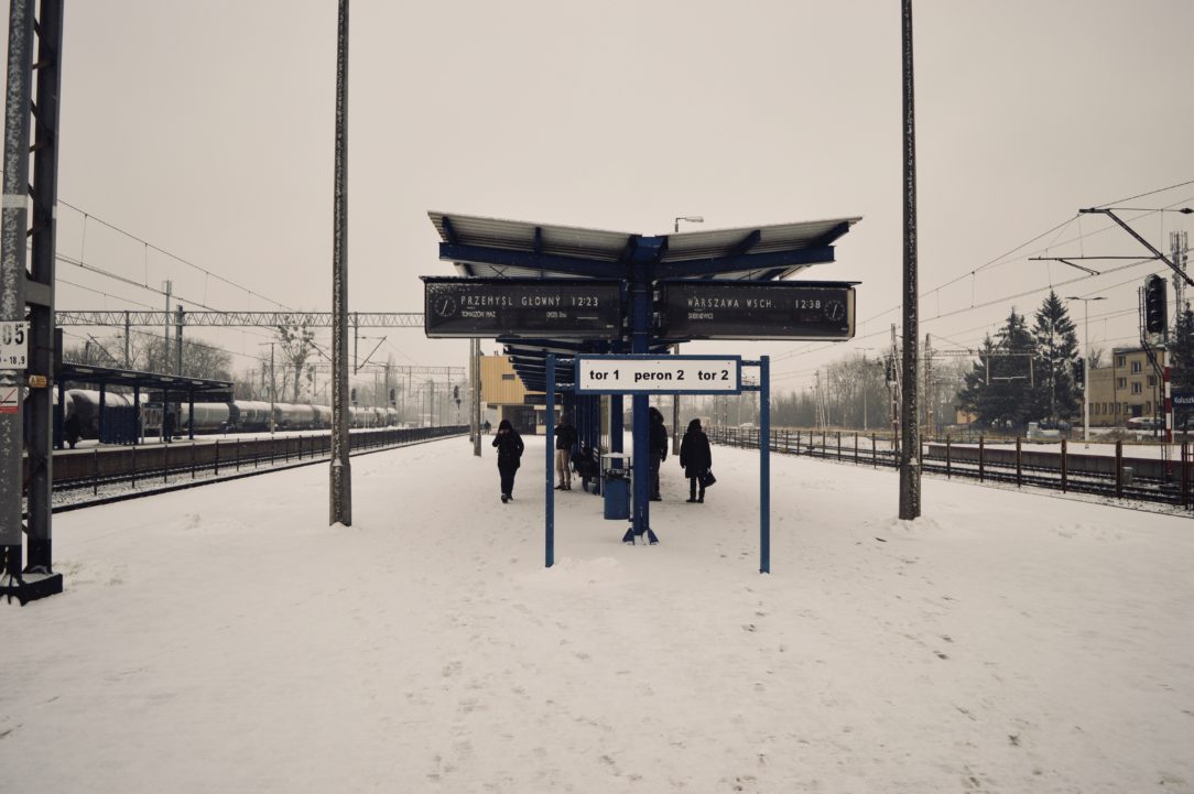Estação de trem em Koluszki, rumo a Varsóvia