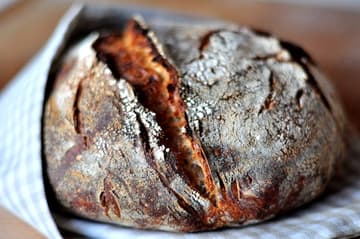 Pão rústico feito com sourdough