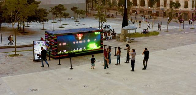 Mostra PLAY! Game Arte Urbana no Vale do Anhangabaú, 2026. Foto: Antonio Frugiuele / Divulgação Karó Comunicação.