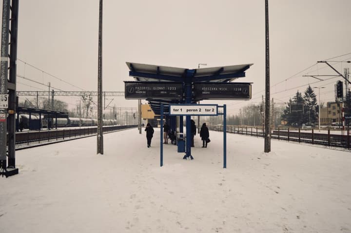 Estação de trem em Koluszki, rumo a Varsóvia