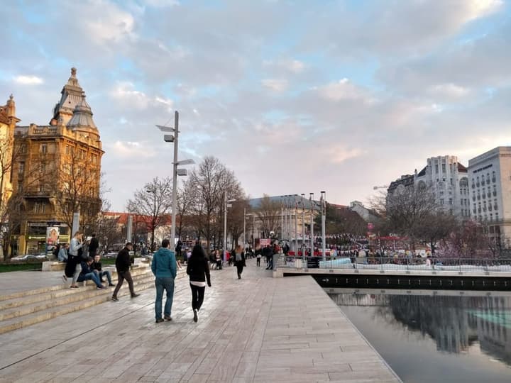 Deak Square