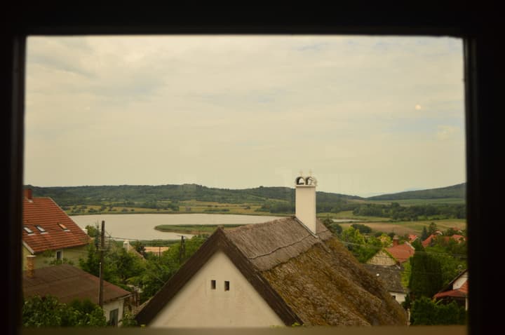 Tihany - vista de uma galeria de arte no centro do vilarejo