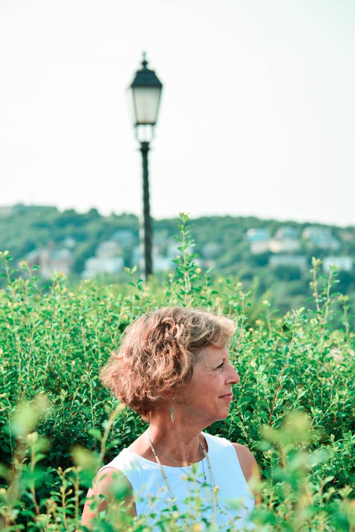 Cathy, American artist celebrating happiness in Budapest