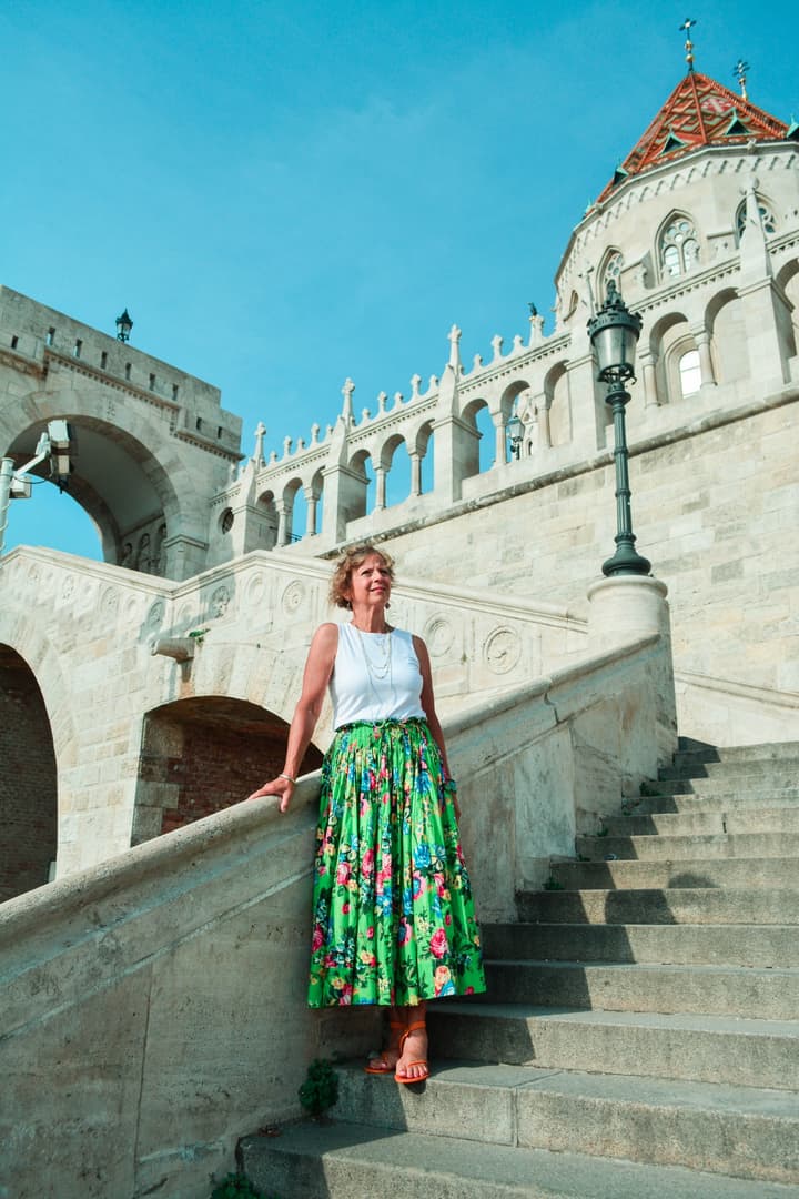 Cathy, American artist celebrating happiness in Budapest