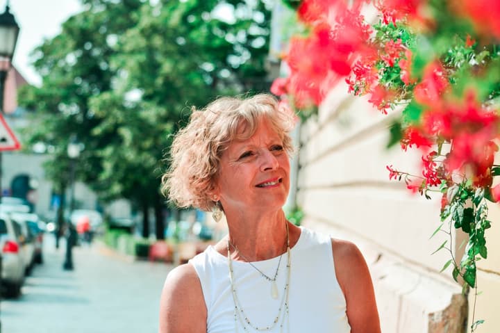 Cathy, American artist celebrating happiness in Budapest