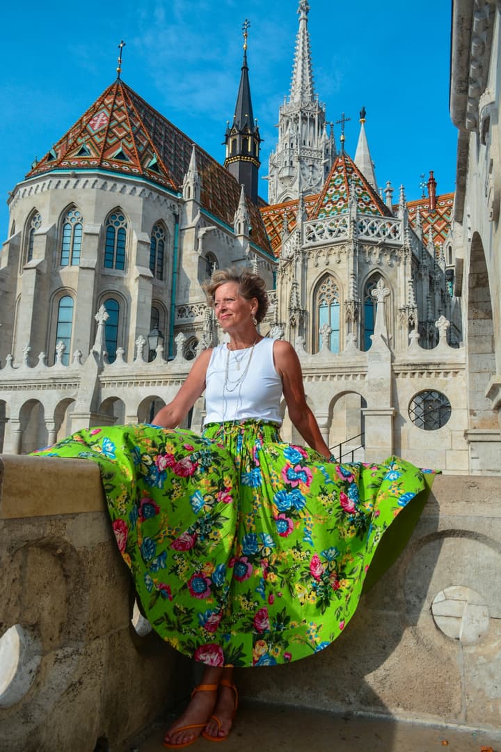 Cathy, American artist celebrating happiness in Budapest