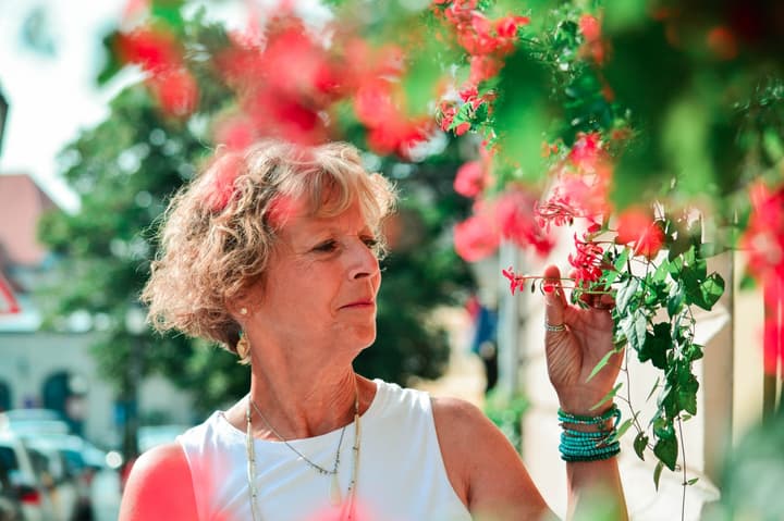 Cathy, American artist celebrating happiness in Budapest