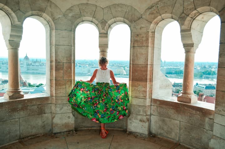 Cathy, American artist celebrating happiness in Budapest