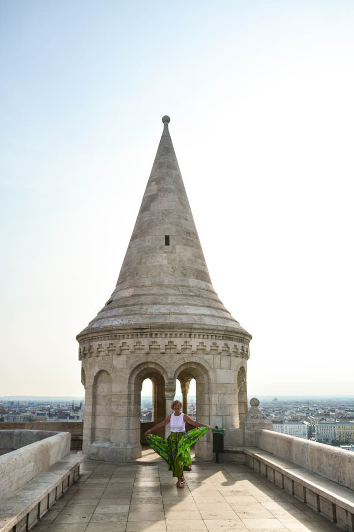 Cathy, American artist celebrating happiness in Budapest