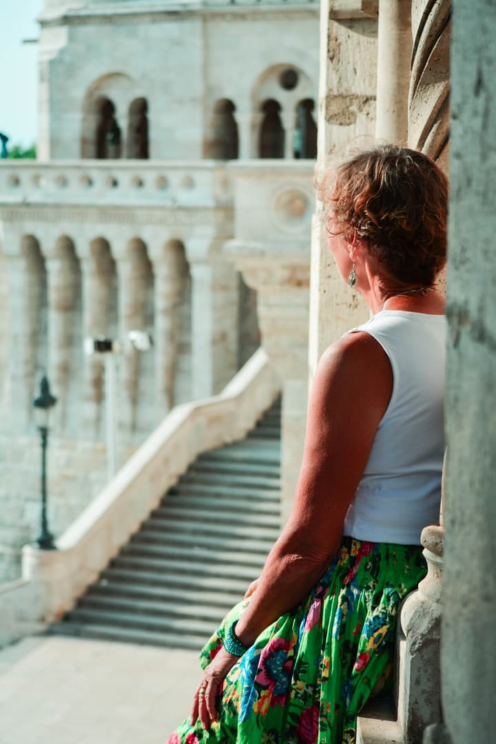 Cathy, American artist celebrating happiness in Budapest