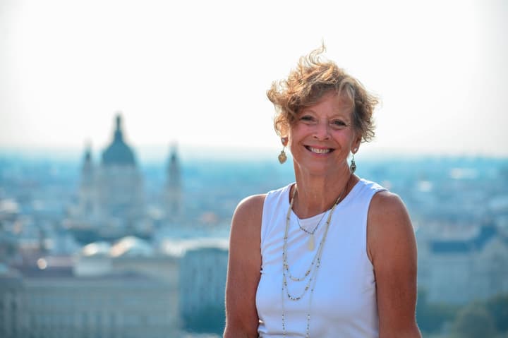 Cathy, American artist celebrating happiness in Budapest