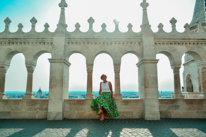 Cathy, American artist celebrating happiness in Budapest