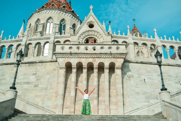 Cathy, American artist celebrating happiness in Budapest