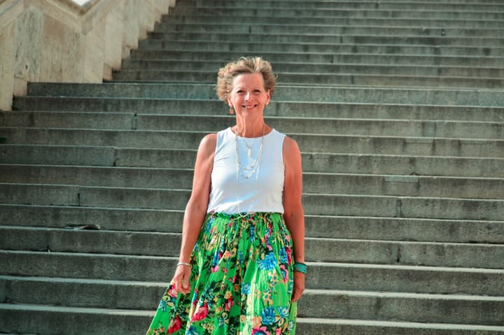 Cathy, American artist celebrating happiness in Budapest