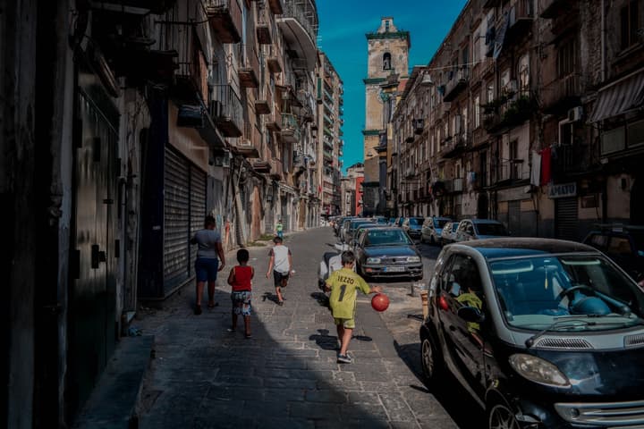 Napoli, um grande cortiço para amar ou odiar