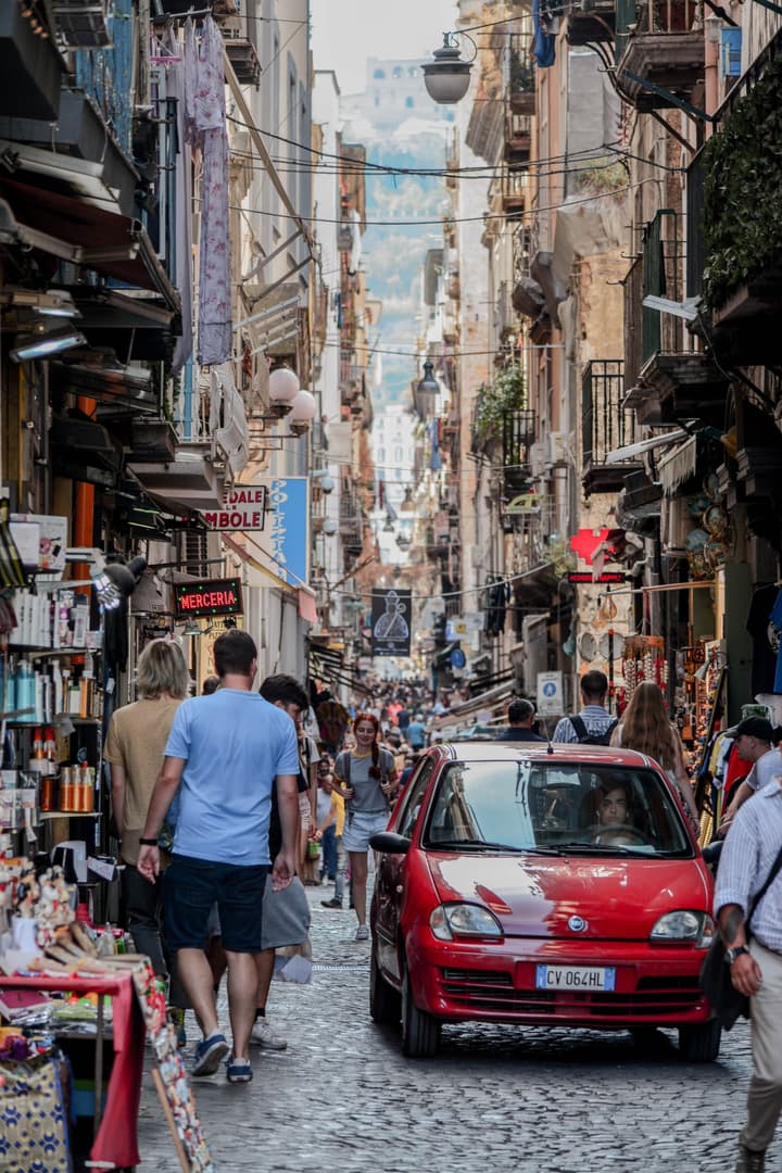 Napoli, um grande cortiço para amar ou odiar