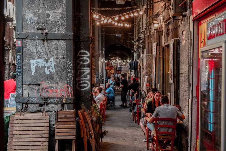 Napoli, um grande cortiço para amar ou odiar