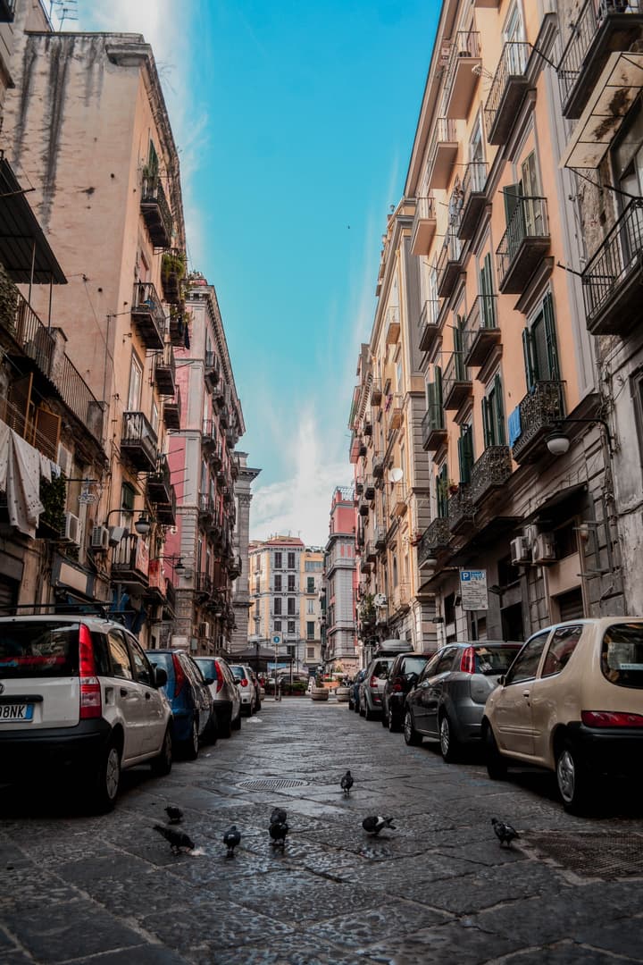 Napoli, um grande cortiço para amar ou odiar