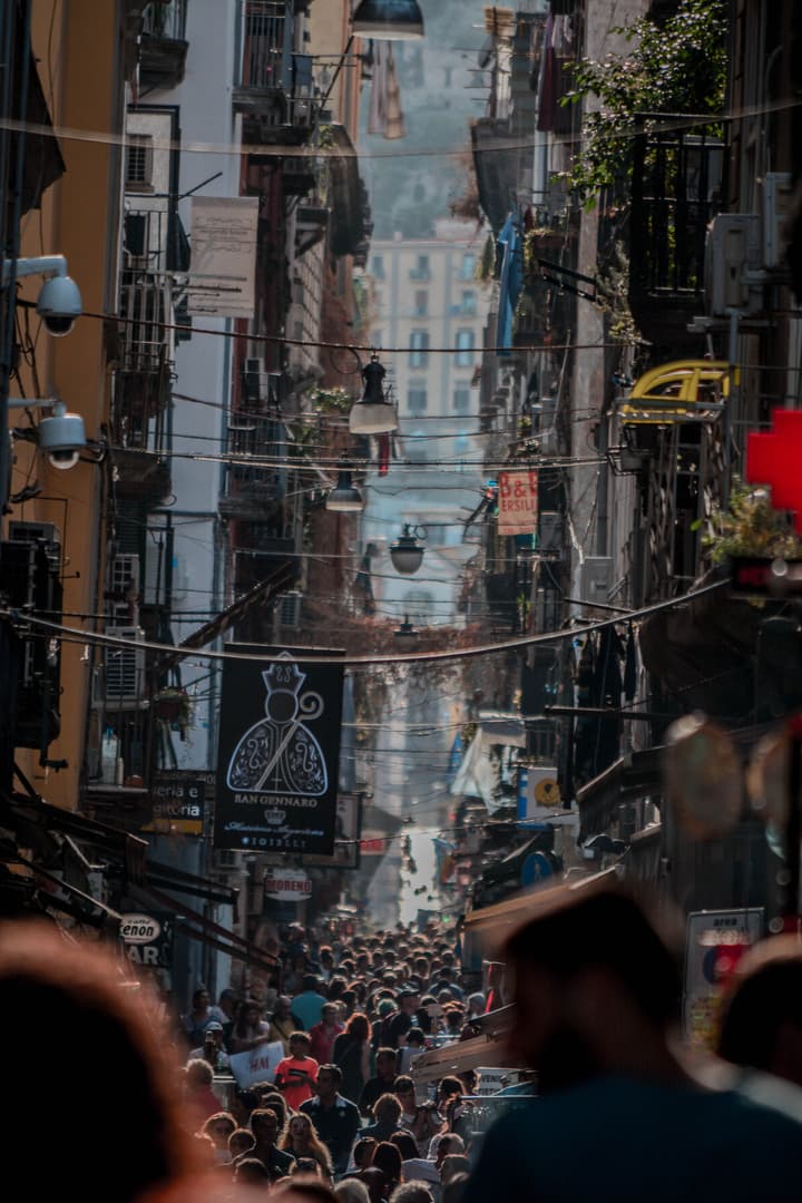 Napoli, um grande cortiço para amar ou odiar