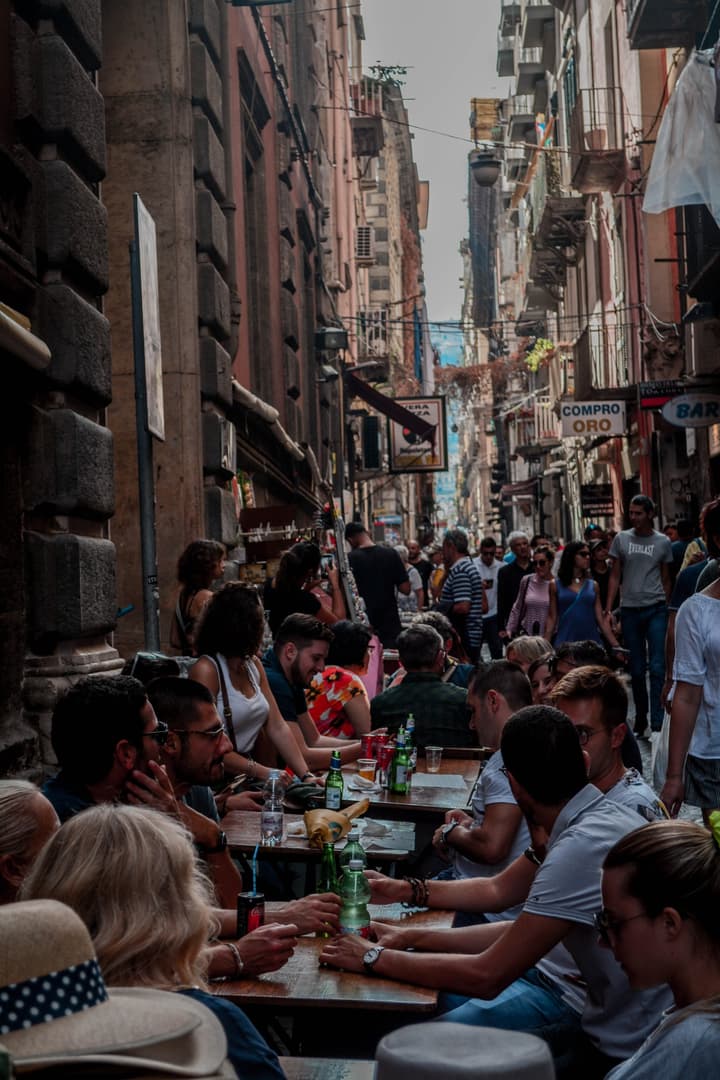 Napoli, um grande cortiço para amar ou odiar
