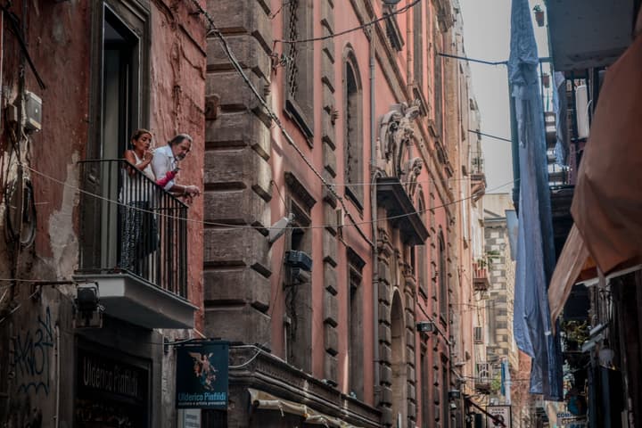 Napoli, um grande cortiço para amar ou odiar