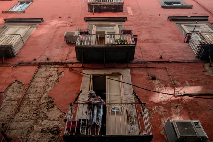 Napoli, um grande cortiço para amar ou odiar