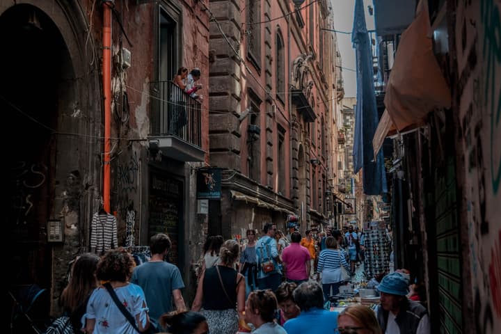 Napoli, um grande cortiço para amar ou odiar