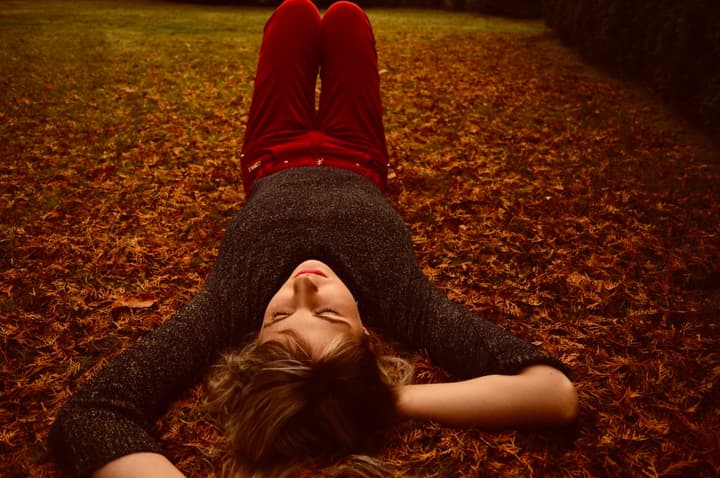 Deitar o corpo no chão é a melhor maneira de recompor suas energias e meditar