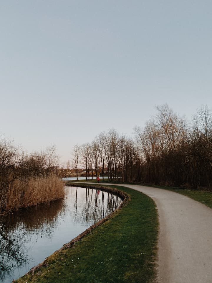 Walking around the Gentofte lake, Copenhagen